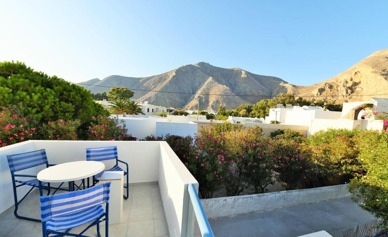 Located By The Sea One Beachfront Private Captain Lazaros Pool Villa With Loft In 750Sqm Spacious Private Plot-Jacuzzi-Sunrelax-Furnished Terace-Gazebo-Private Parking,Sleep 3 Adults And 2 Children, Just Steps From The Black Beach-Seaview Perissa  Bagian luar foto