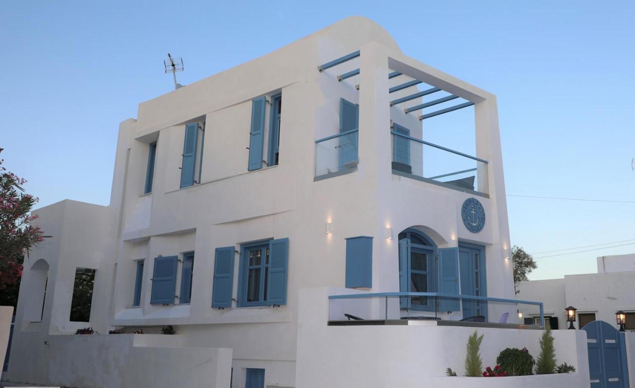 Located By The Sea One Beachfront Private Captain Lazaros Pool Villa With Loft In 750Sqm Spacious Private Plot-Jacuzzi-Sunrelax-Furnished Terace-Gazebo-Private Parking,Sleep 3 Adults And 2 Children, Just Steps From The Black Beach-Seaview Perissa  Bagian luar foto
