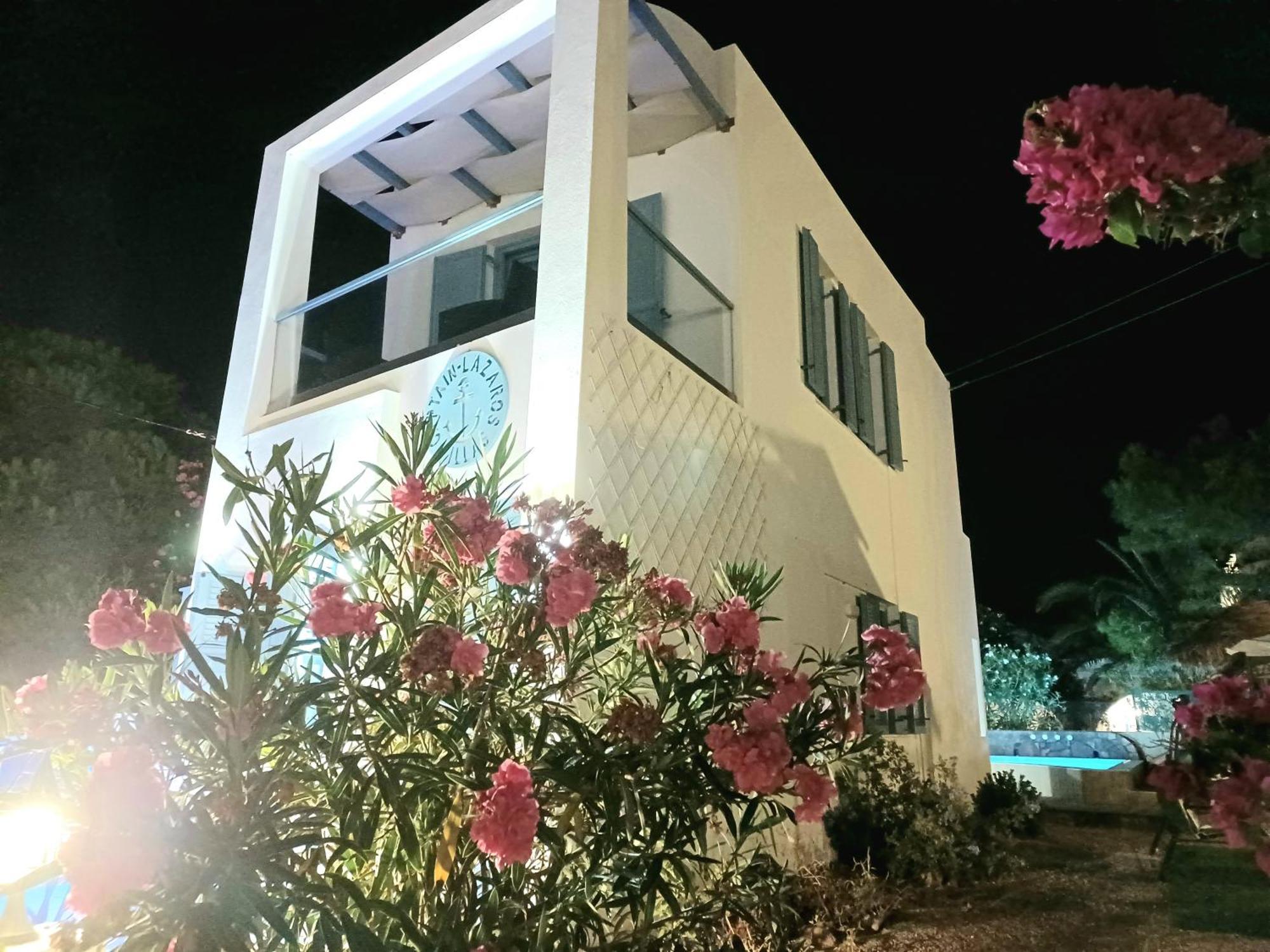 Located By The Sea One Beachfront Private Captain Lazaros Pool Villa With Loft In 750Sqm Spacious Private Plot-Jacuzzi-Sunrelax-Furnished Terace-Gazebo-Private Parking,Sleep 3 Adults And 2 Children, Just Steps From The Black Beach-Seaview Perissa  Bagian luar foto