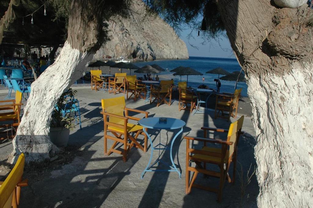 Located By The Sea One Beachfront Private Captain Lazaros Pool Villa With Loft In 750Sqm Spacious Private Plot-Jacuzzi-Sunrelax-Furnished Terace-Gazebo-Private Parking,Sleep 3 Adults And 2 Children, Just Steps From The Black Beach-Seaview Perissa  Bagian luar foto