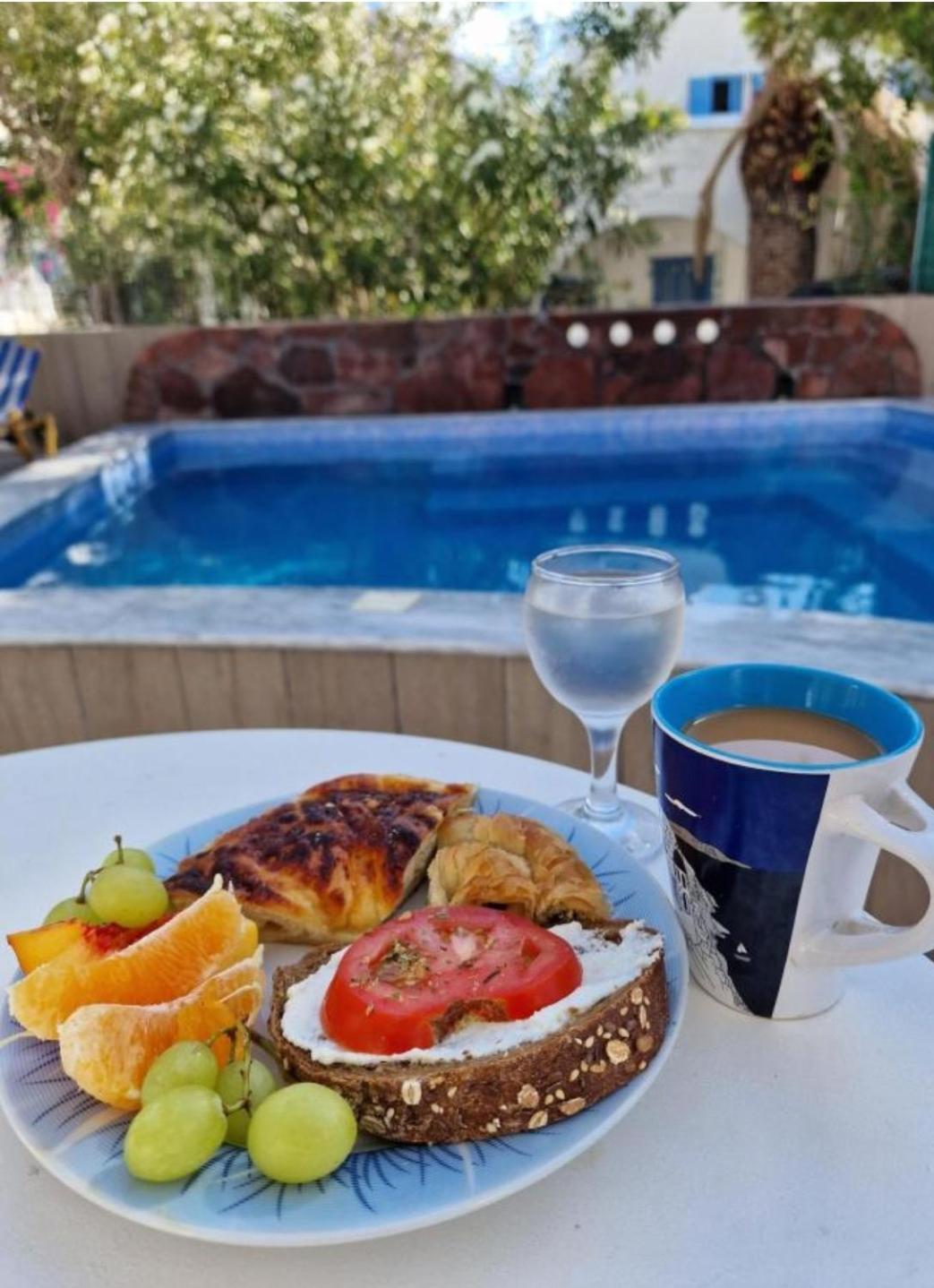Located By The Sea One Beachfront Private Captain Lazaros Pool Villa With Loft In 750Sqm Spacious Private Plot-Jacuzzi-Sunrelax-Furnished Terace-Gazebo-Private Parking,Sleep 3 Adults And 2 Children, Just Steps From The Black Beach-Seaview Perissa  Bagian luar foto