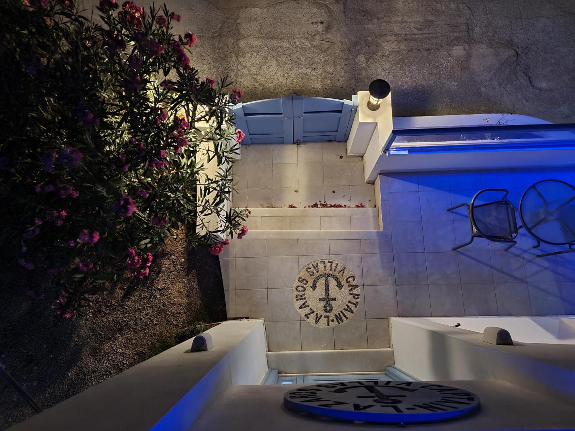 Located By The Sea One Beachfront Private Captain Lazaros Pool Villa With Loft In 750Sqm Spacious Private Plot-Jacuzzi-Sunrelax-Furnished Terace-Gazebo-Private Parking,Sleep 3 Adults And 2 Children, Just Steps From The Black Beach-Seaview Perissa  Bagian luar foto