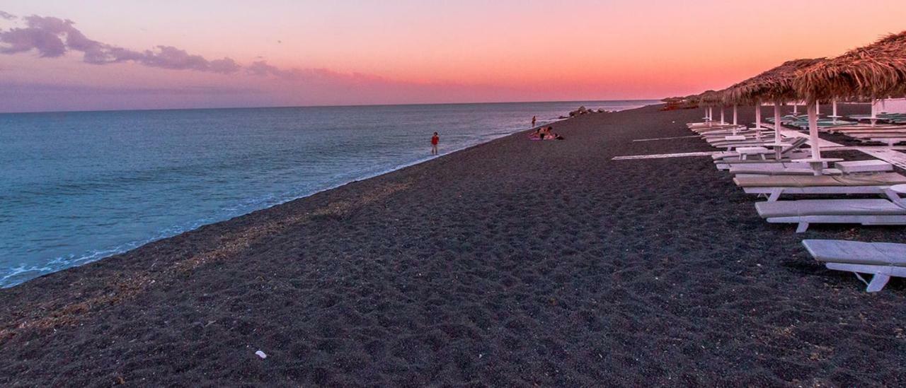 Located By The Sea One Beachfront Private Captain Lazaros Pool Villa With Loft In 750Sqm Spacious Private Plot-Jacuzzi-Sunrelax-Furnished Terace-Gazebo-Private Parking,Sleep 3 Adults And 2 Children, Just Steps From The Black Beach-Seaview Perissa  Bagian luar foto