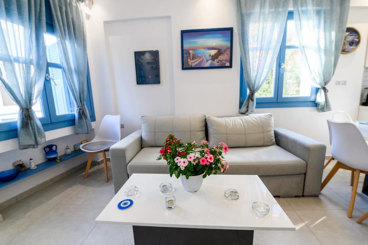 Located By The Sea One Beachfront Private Captain Lazaros Pool Villa With Loft In 750Sqm Spacious Private Plot-Jacuzzi-Sunrelax-Furnished Terace-Gazebo-Private Parking,Sleep 3 Adults And 2 Children, Just Steps From The Black Beach-Seaview Perissa  Bagian luar foto